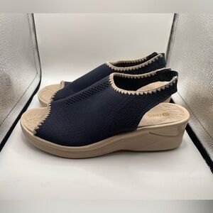 Bzees Sicily Women's Navy wedge sandals size 10